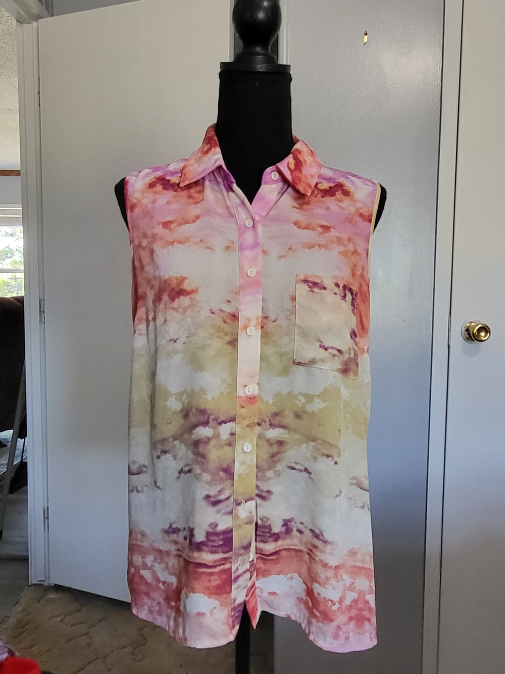 Forever 21 Pink Multi Watercolor Sleeveless Button-Up Tank